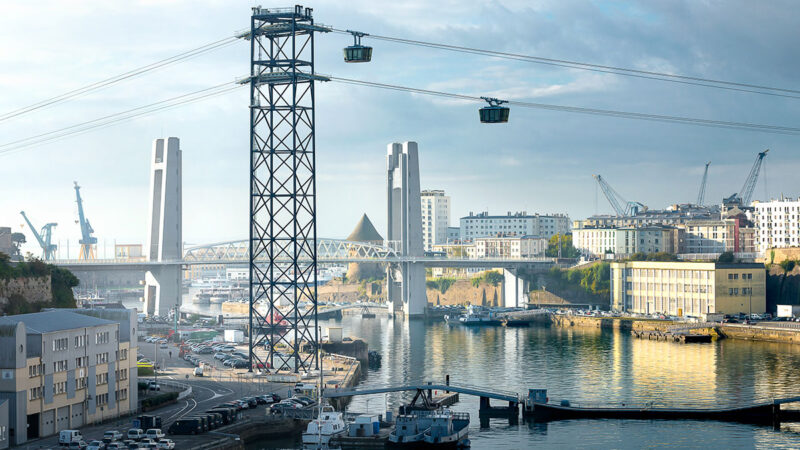 Le téléphérique brestois au dessus de la Penfeld © Mathieu Le Gall