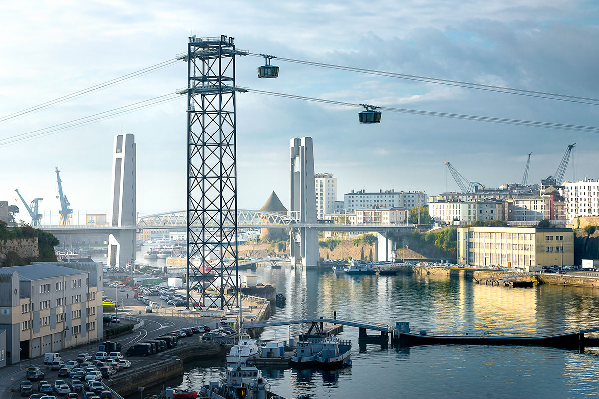 Le téléphérique brestois au dessus de la Penfeld © Mathieu Le Gall